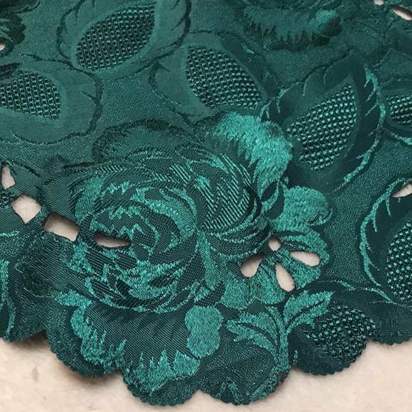 TABLE RUNNER - Picture 8 of 10